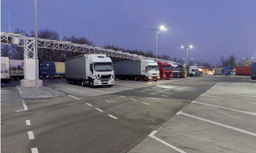 Стоянка грузовиков