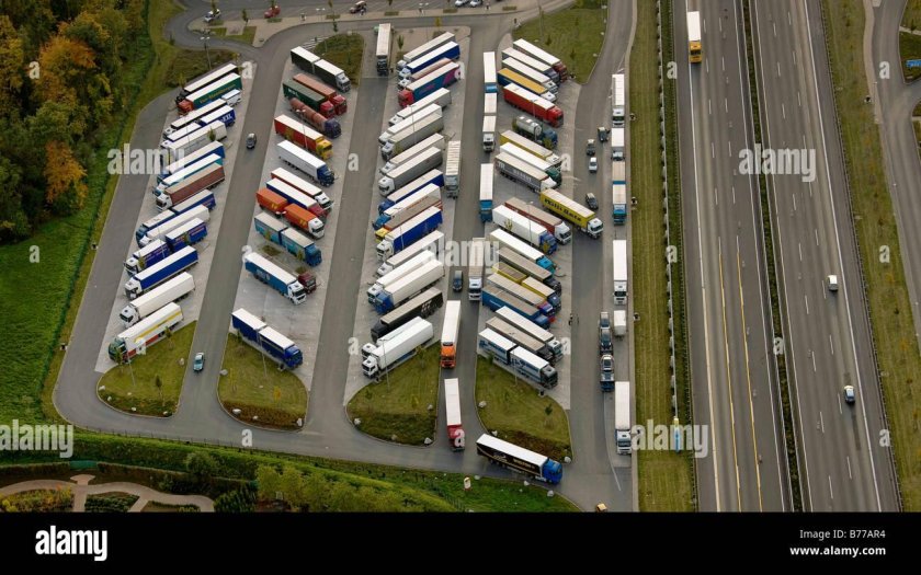 Стоянка грузовых автомобилей