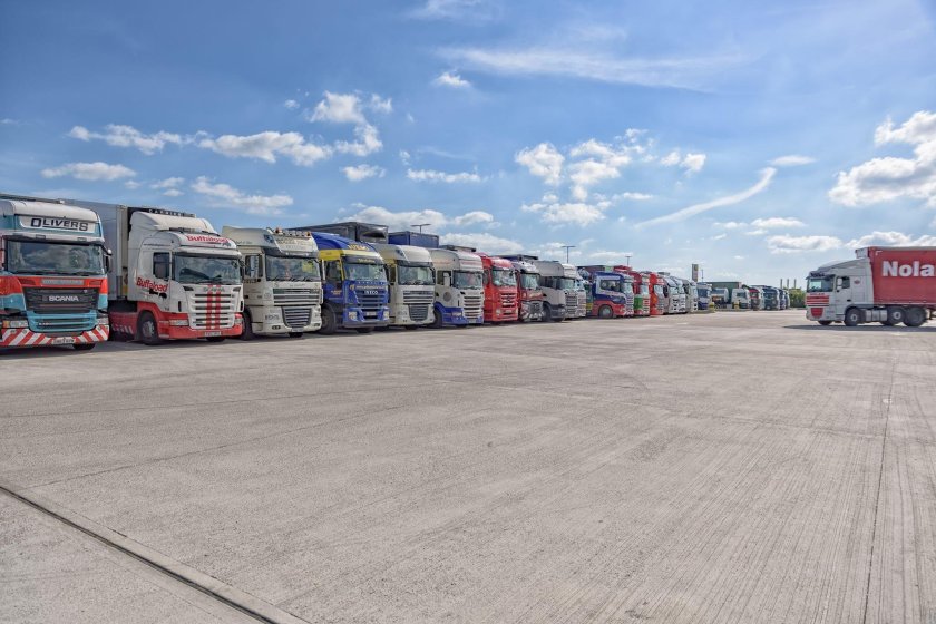 Стоянка грузовиков