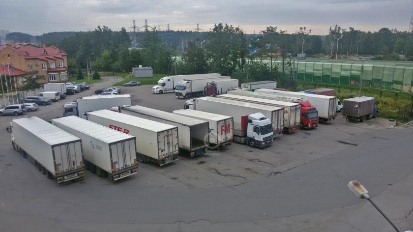 Стоянка грузовиков