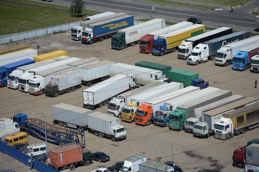 Стоянка грузовых автомобилей