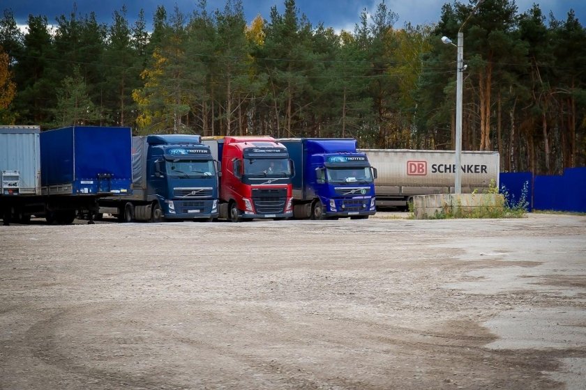 Стоянка грузовиков