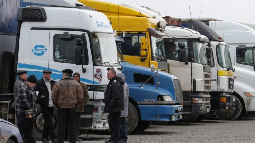 Стоянка грузовиков