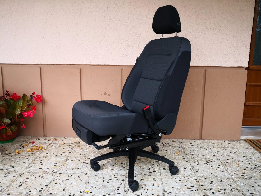 Офисное кресло из автомобильного