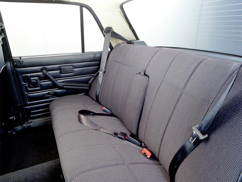 ВАЗ 2107 салон сзади