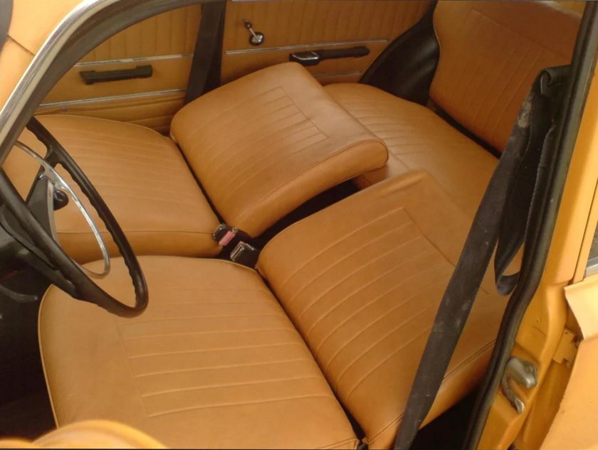 ВАЗ 2102 салон сзади