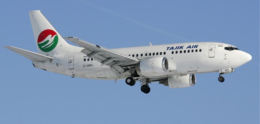 Самолёт Tajik Air 737