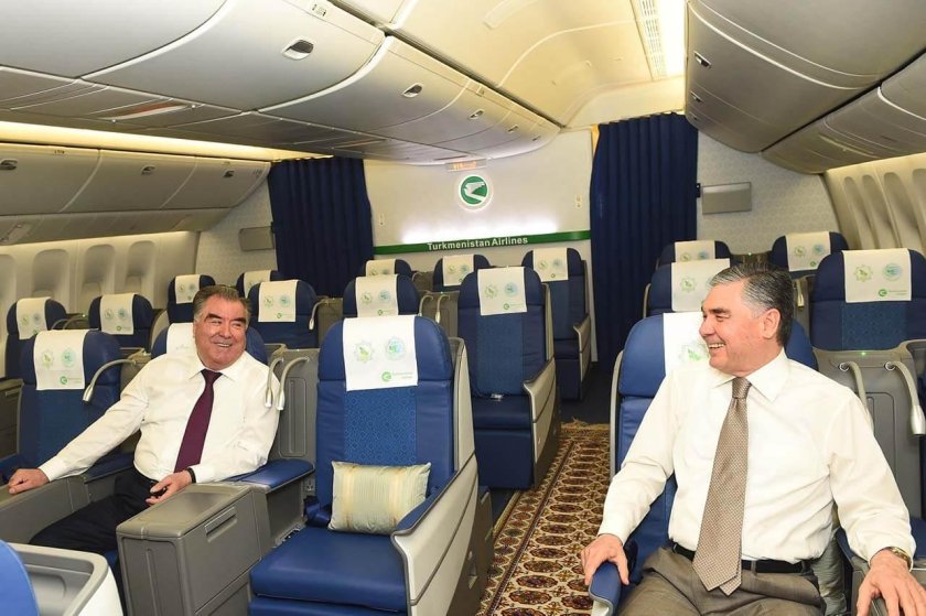 Самолет Эмомали Рахмон