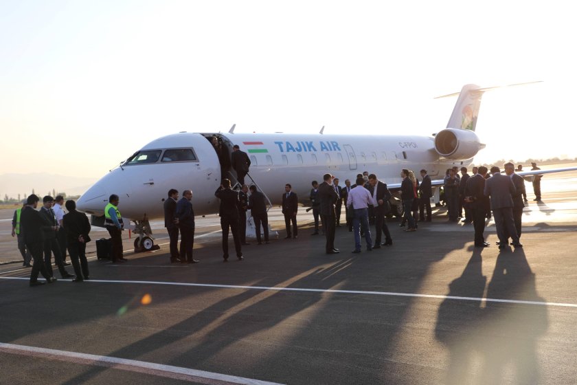 Самолет Таджикистан сомон Эйр