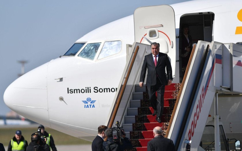 Самолет Эмомали Рахмон