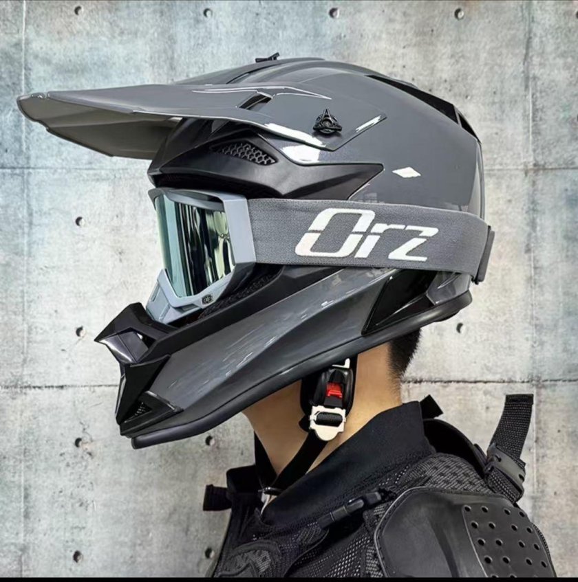 Шлем для мотокросса