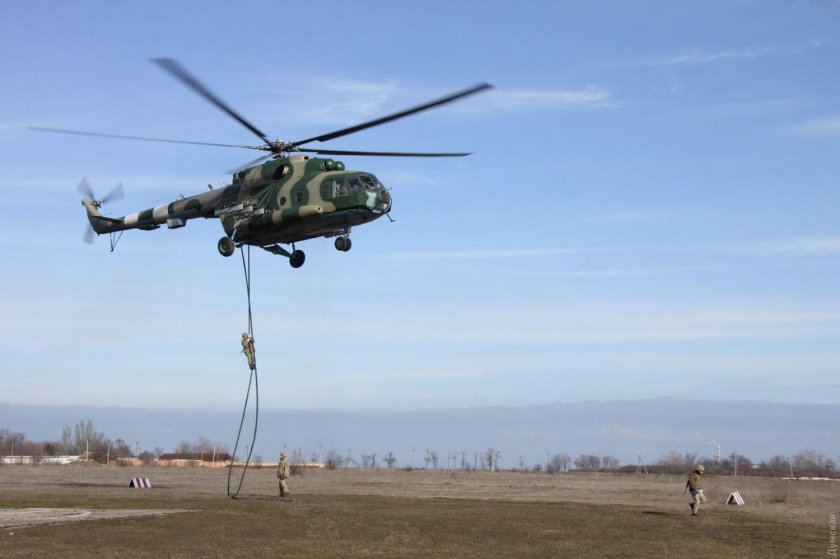 Беспарашютное десантирование с вертолета ми-8