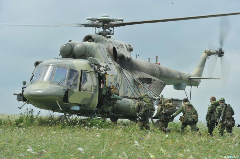 Десантный вертолет ми8