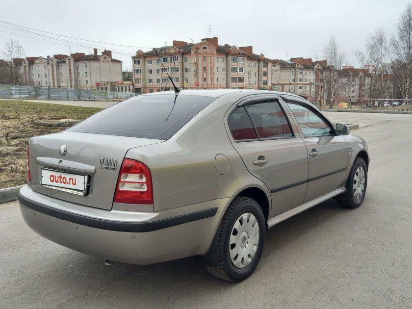 Шкода Октавия серо голубая