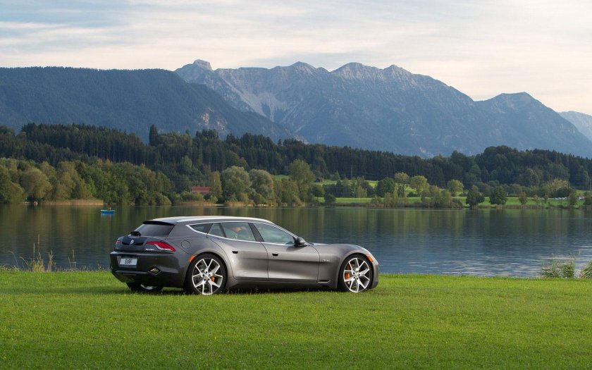 Машина на природе