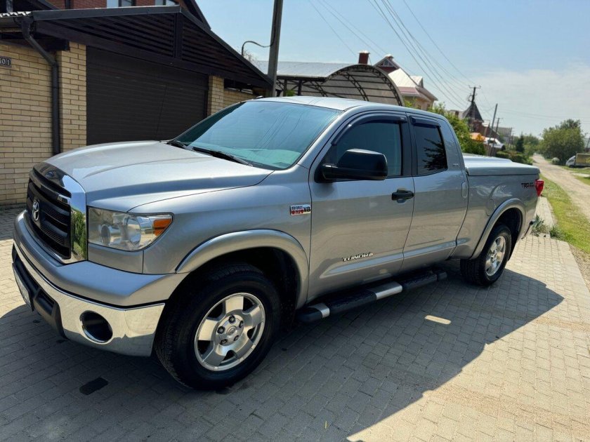Toyota tundra 2011