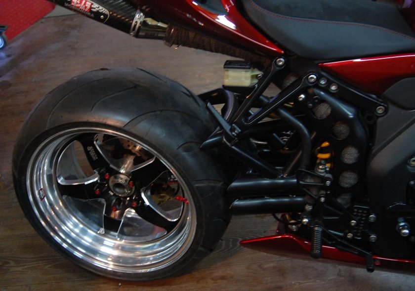 Дукати с консольным маятником