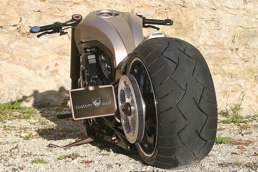 Мотоцикл с широким задним колесом