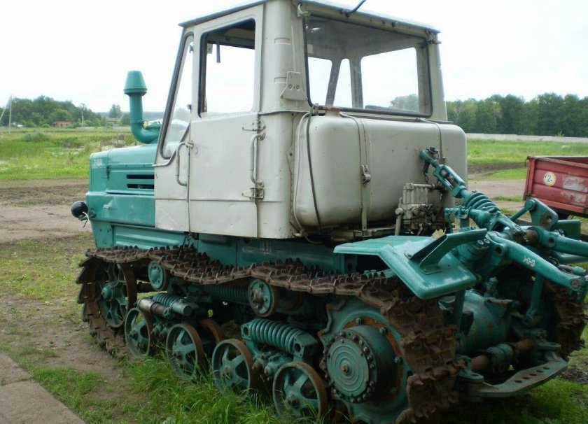 Гусеничный трактор ХТЗ т150-09