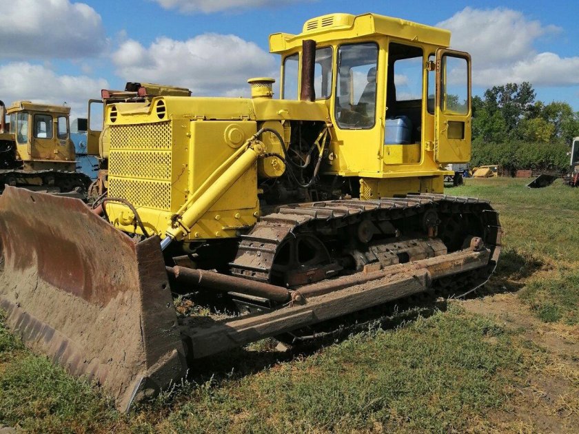 ЧТЗ трактор т-130