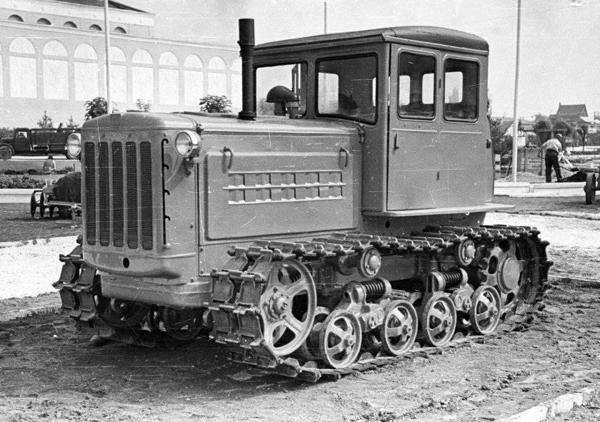 ДТ-75 трактор