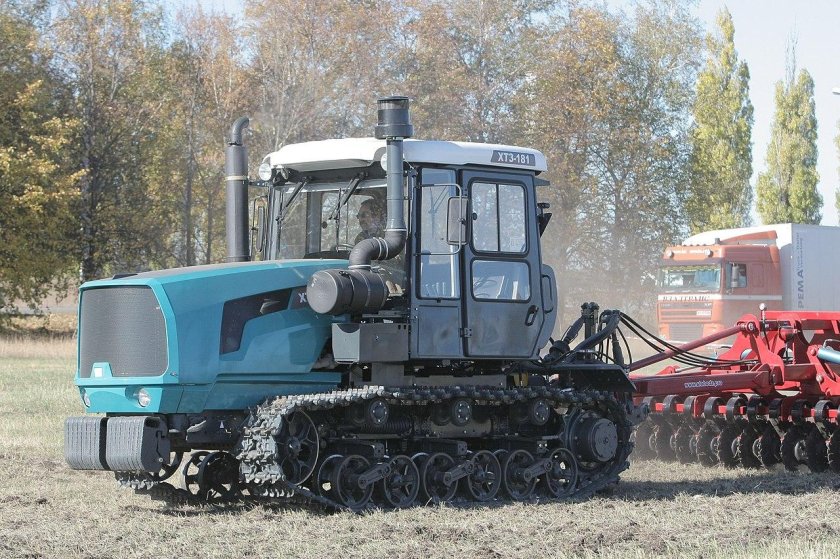 Трактор гусеничный ХТЗ-181