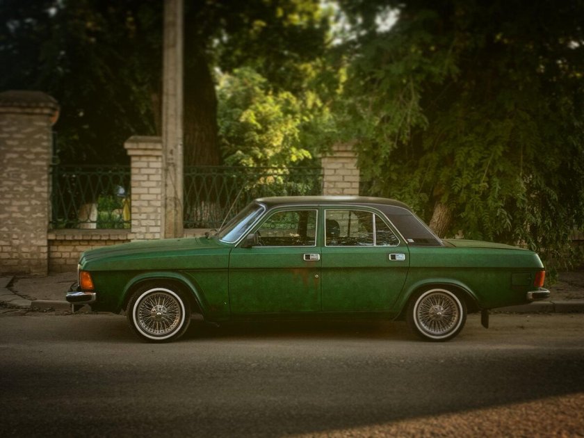 Зеленая волга газ 2410