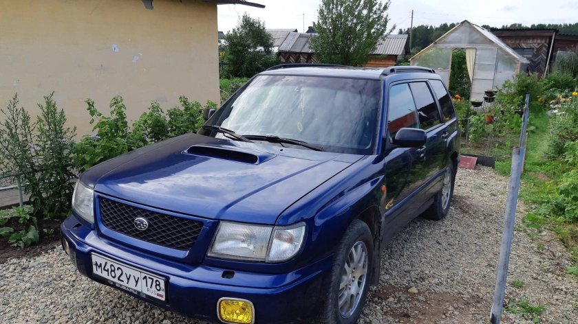 Синий Субару Форестер SF