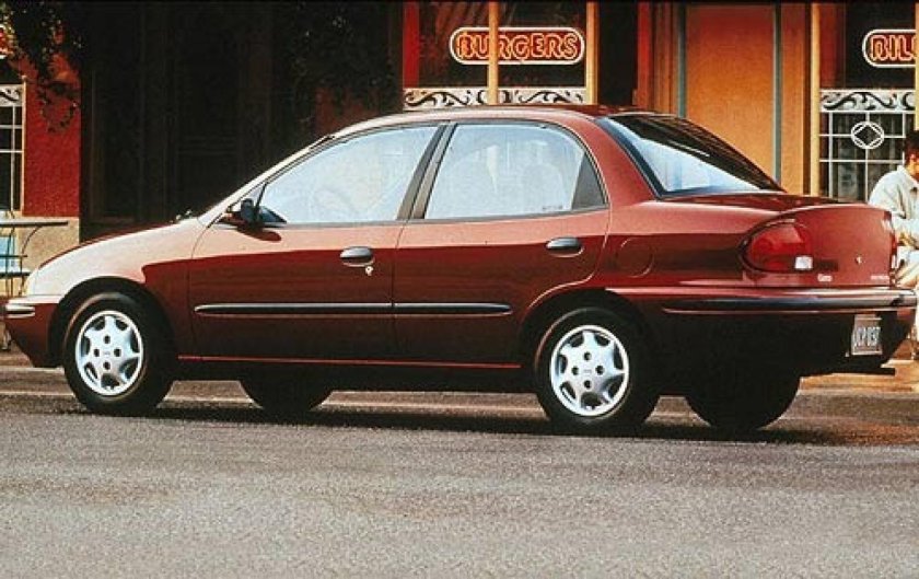 Geo Metro машина