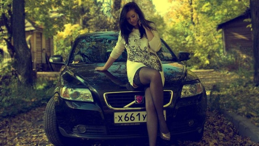 Девушка в машине