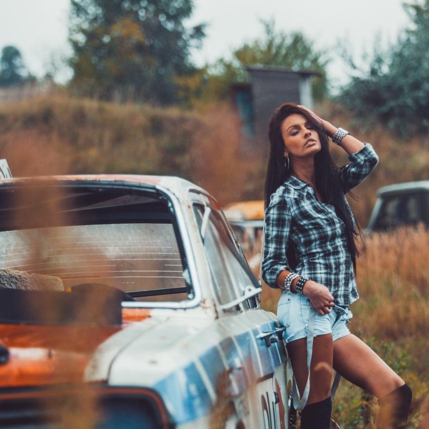 Фотосессия с автомобилем для девушек