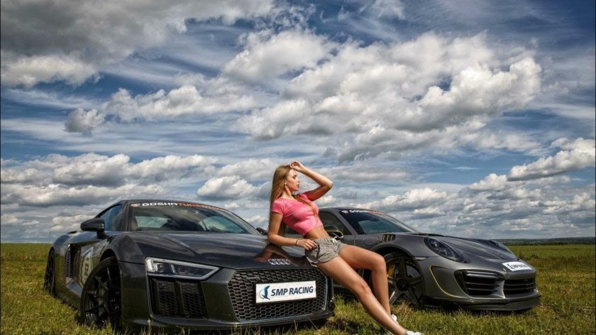 Девушка в машине