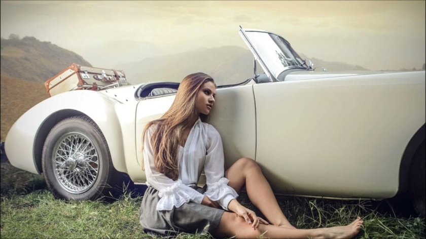 Девушка в машине