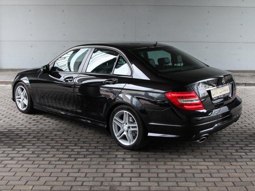 Mercedes Benz c class w204 черный