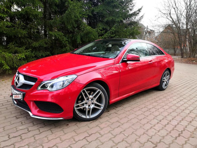 Mercedes e Coupe w212 купе красный