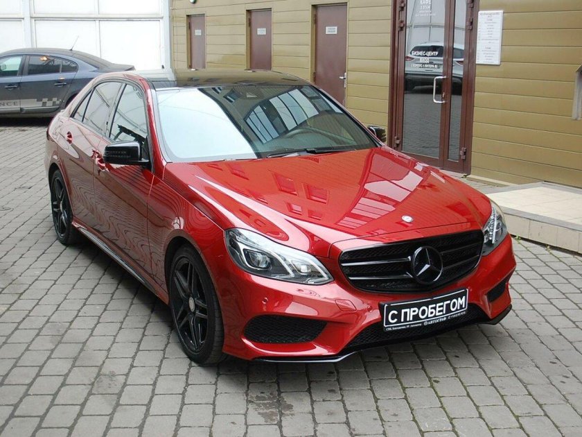 Мерседес 212 Рестайлинг красный
