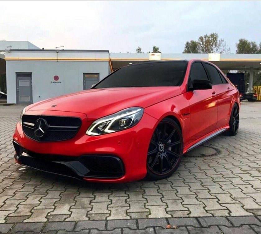 212 Мерседес красный АМГ