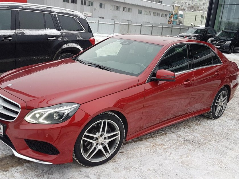 Мерседес e212 Рестайлинг красный