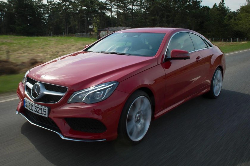 Мерседес е200 купе красный