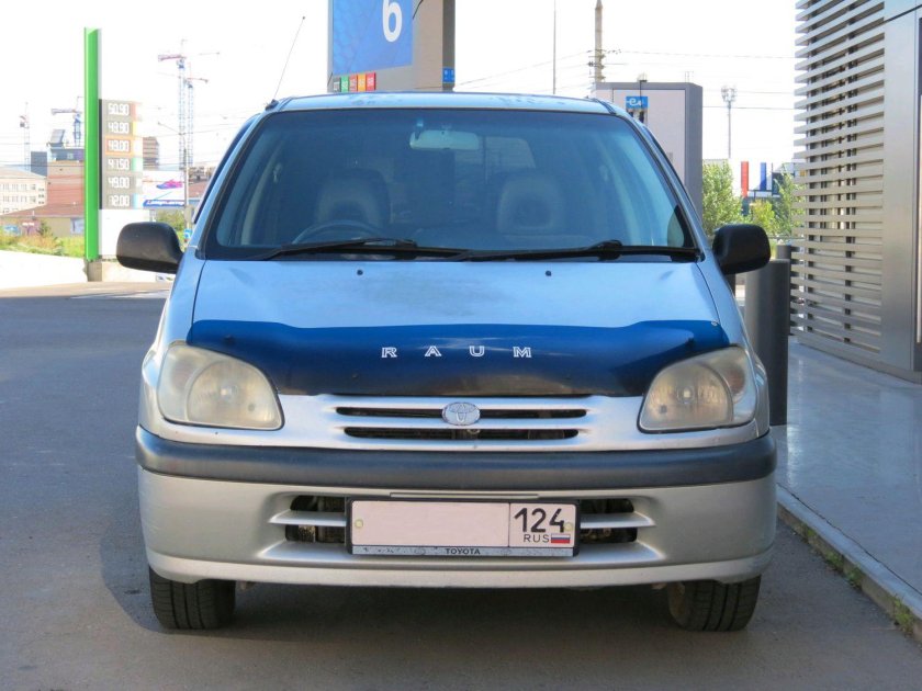 Toyota Raum 2000