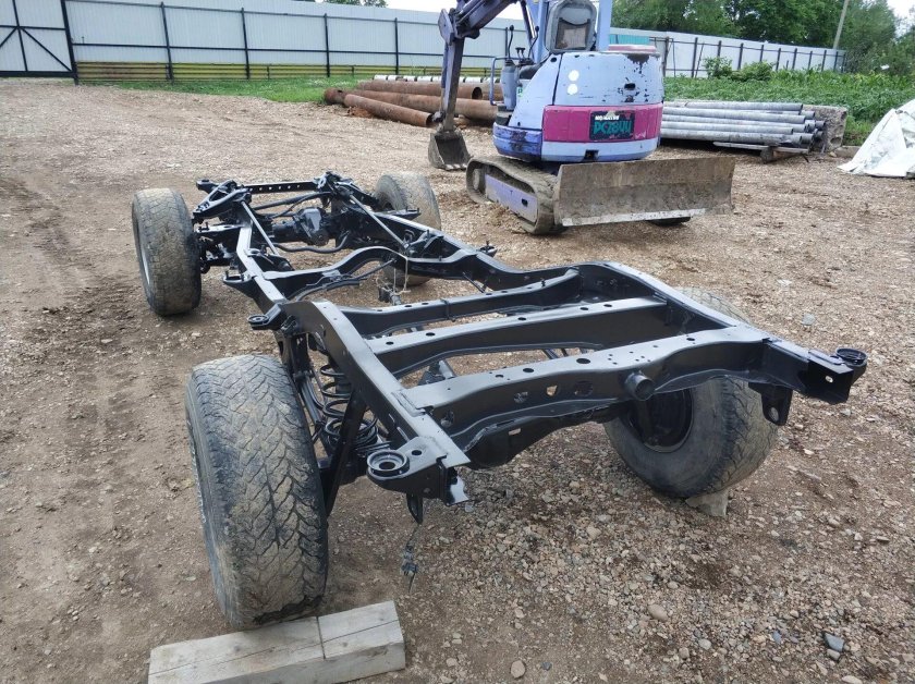 Рама Тойота Сурф 185