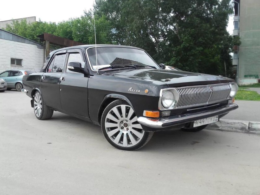 Серая Волга ГАЗ 24