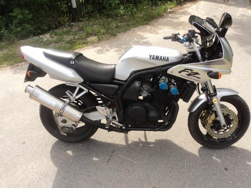 Yamaha FZ 400