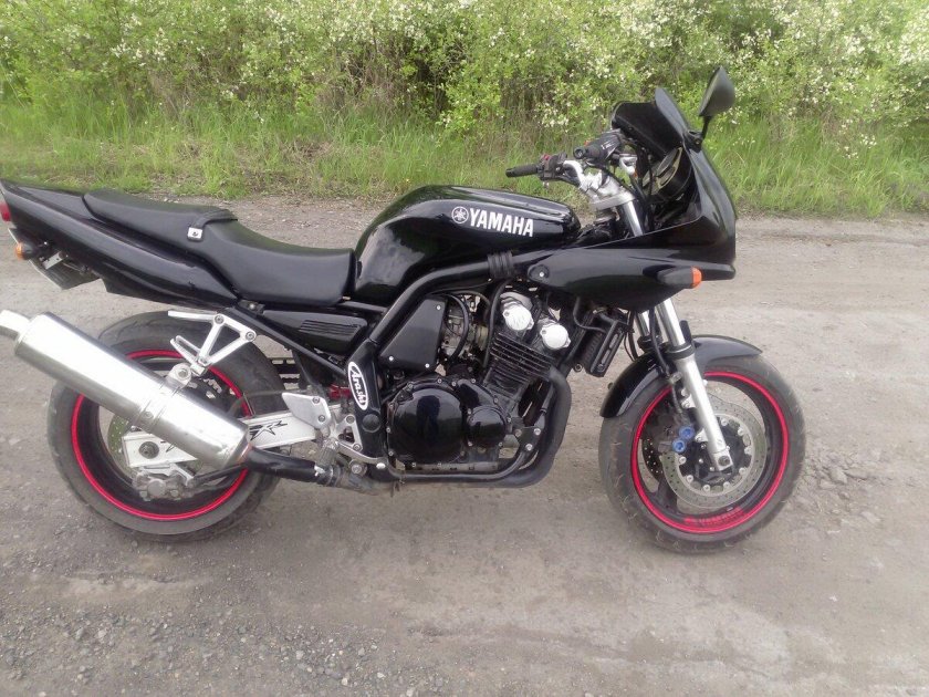 Yamaha FZ 400