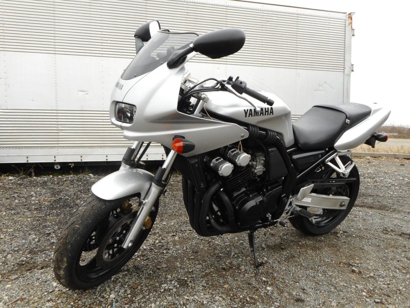 Yamaha FZ 400