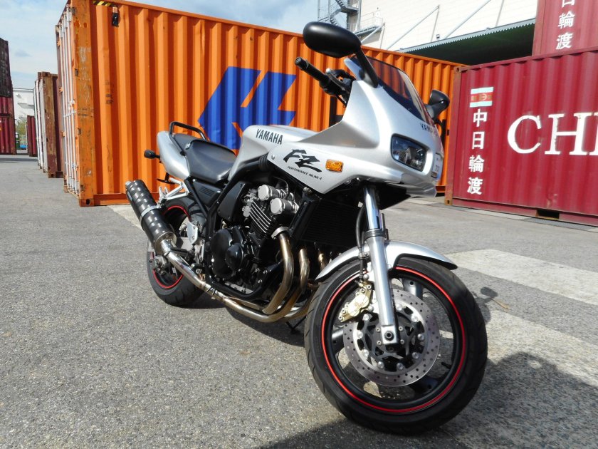 Yamaha FZ 400