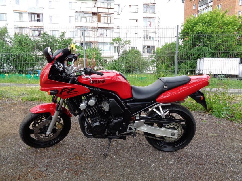 Yamaha FZ-400 1998