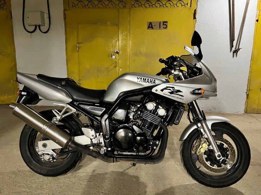 Ямаха FZ 400 1997