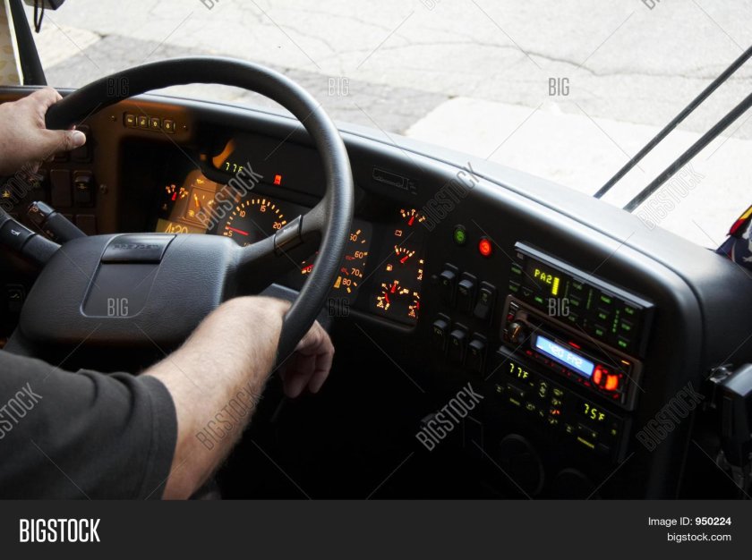 Приборная панель автобуса Хесс