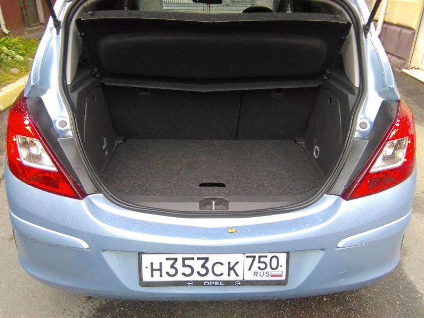 Опель Корса 2008 багажник